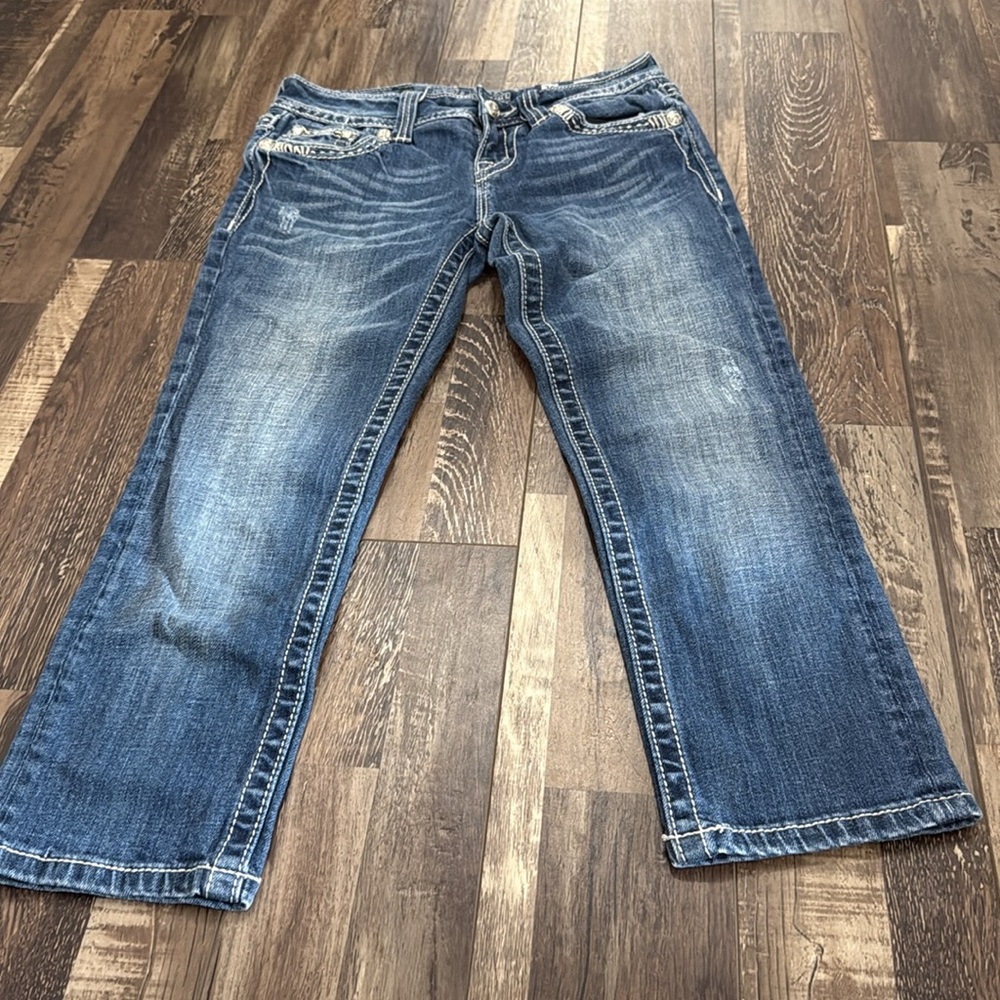 Women’s Miss Me capris - Picture 2 of 3